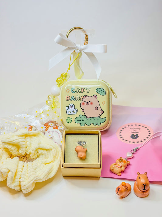 Box Capybara Kawaii – Bag Charm, Phone Charm Surprise & Dust Plug BloomLov