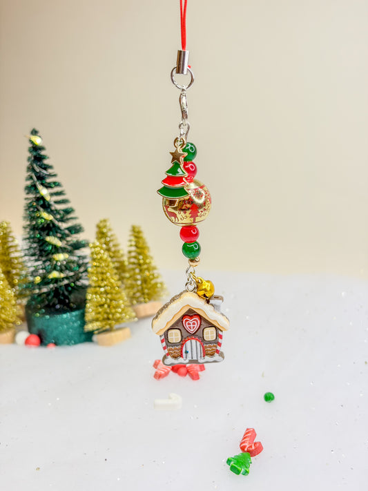 Gingerbread House Charm ⋆❅*𖢔𐂂꙳ – Phone Charm BloomLov