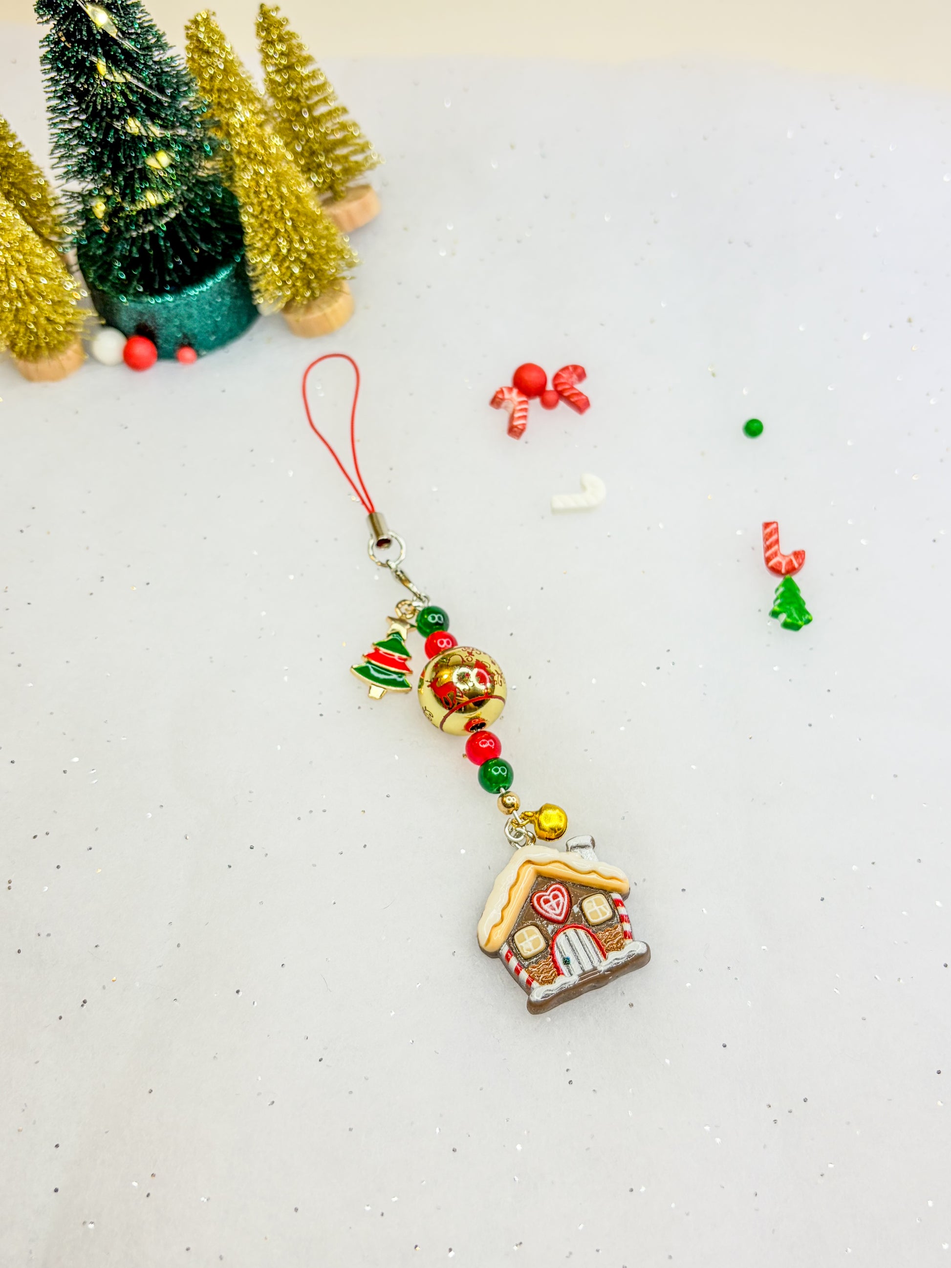 Gingerbread House Charm ⋆❅*𖢔𐂂꙳ – Phone Charm BloomLov