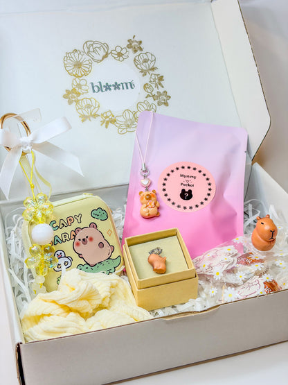 Box Capybara Kawaii – Bag Charm, Phone Charm Surprise & Dust Plug BloomLov