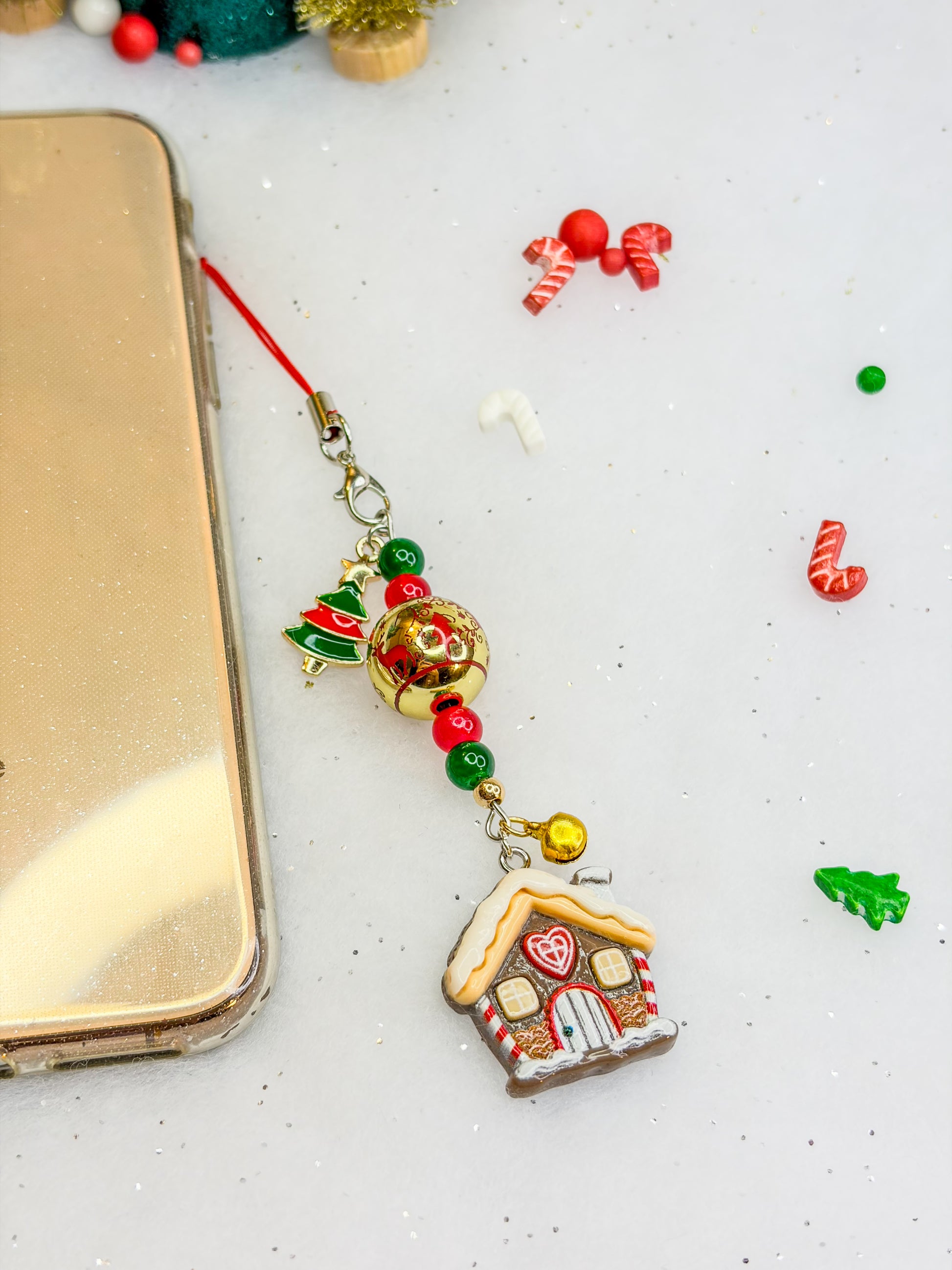 Gingerbread House Charm ⋆❅*𖢔𐂂꙳ – Phone Charm BloomLov