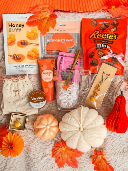 Soins du coffret BloomLov avec masque au miel, patchs yeux, crème pour les mains Pumpkin Spice et baume à lèvres.