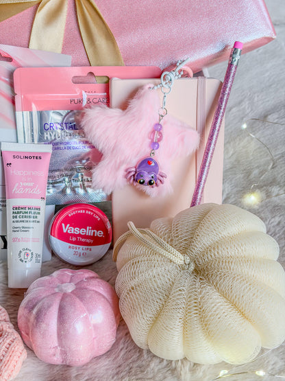 Box self care Halloween rose avec masque coréen patchs hydrogel soin lèvres et crème mains - Box automne cocooning rose avec chouchou fleur de douche citrouille carnet et crayon paillettes
