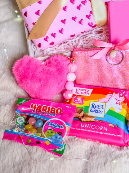 Bag charm cœur en peluche rose, porte-monnaie brillant, Dragibus et chocolat Ritter Sport Unicorn