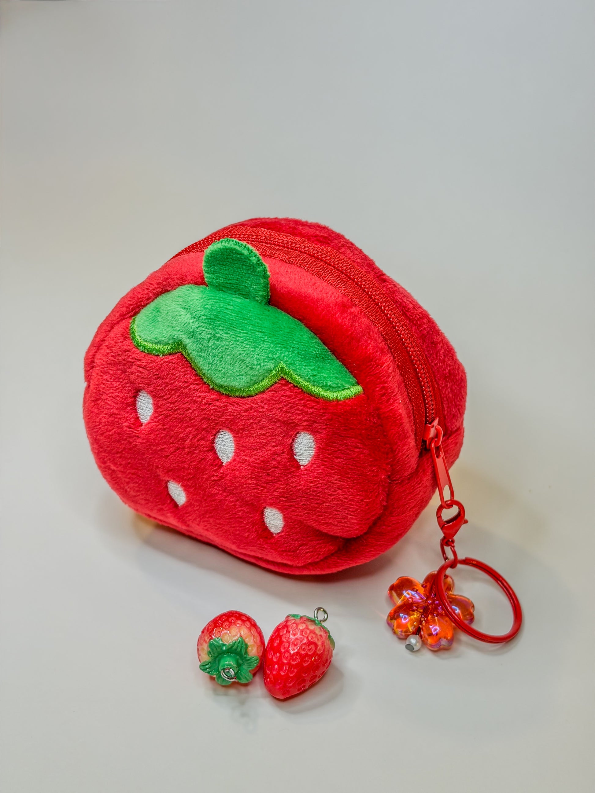 StrawBerry Pocket Plush 🍓 - Porte-Monnaie Peluche Fraise -Keychain - Bag Charm BloomLov