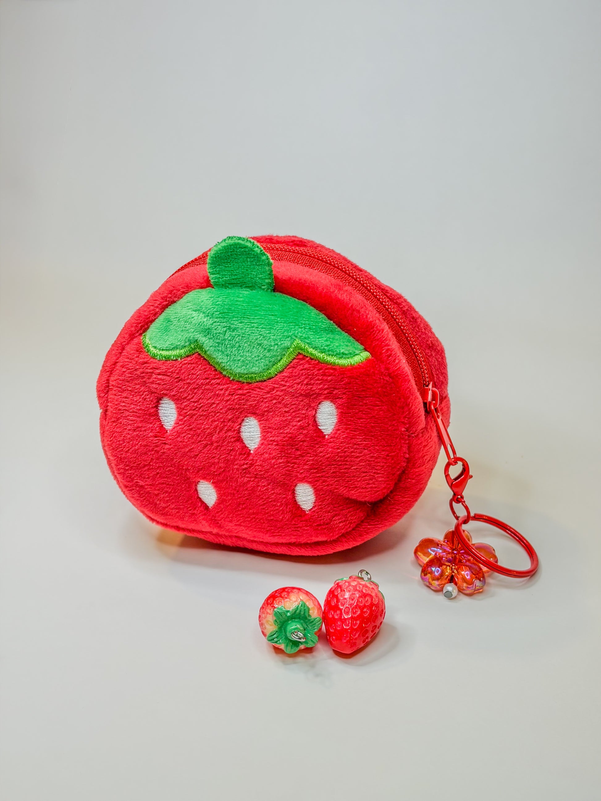 StrawBerry Pocket Plush 🍓 - Porte-Monnaie Peluche Fraise -Keychain - Bag Charm BloomLov