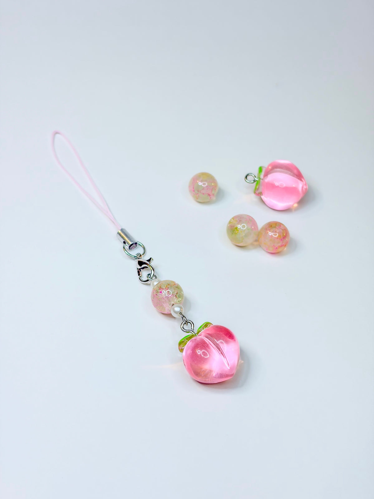 Momo Peach – Phone Charm Pêche Rose Kawaii Japonais BloomLov