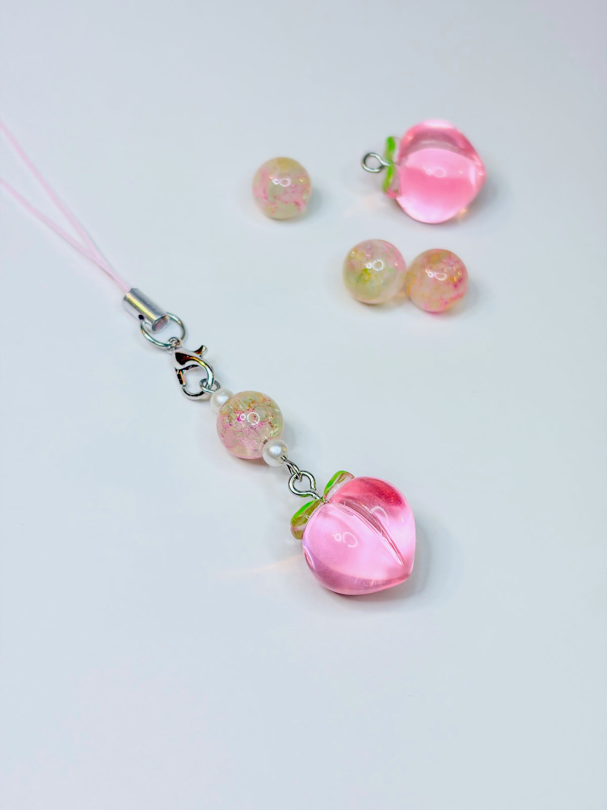 Momo Peach – Phone Charm Pêche Rose Kawaii Japonais BloomLov