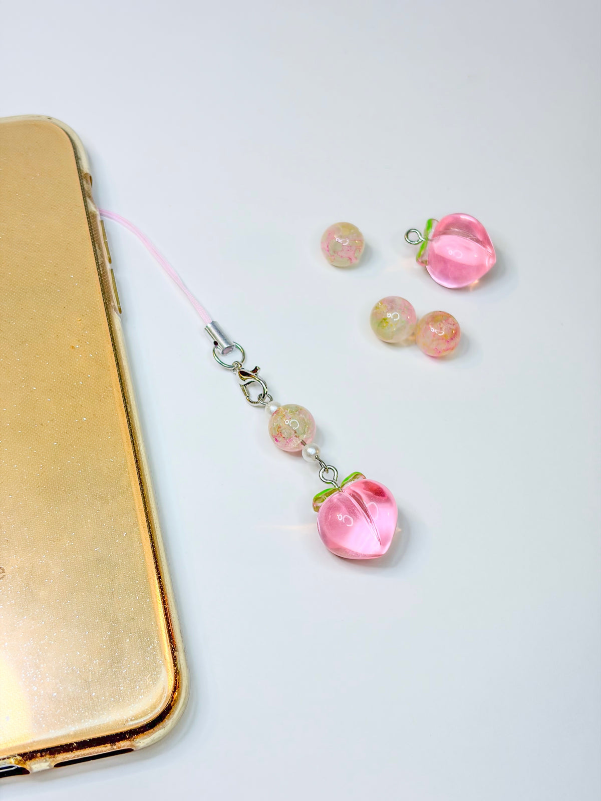 Momo Peach – Phone Charm Pêche Rose Kawaii Japonais BloomLov