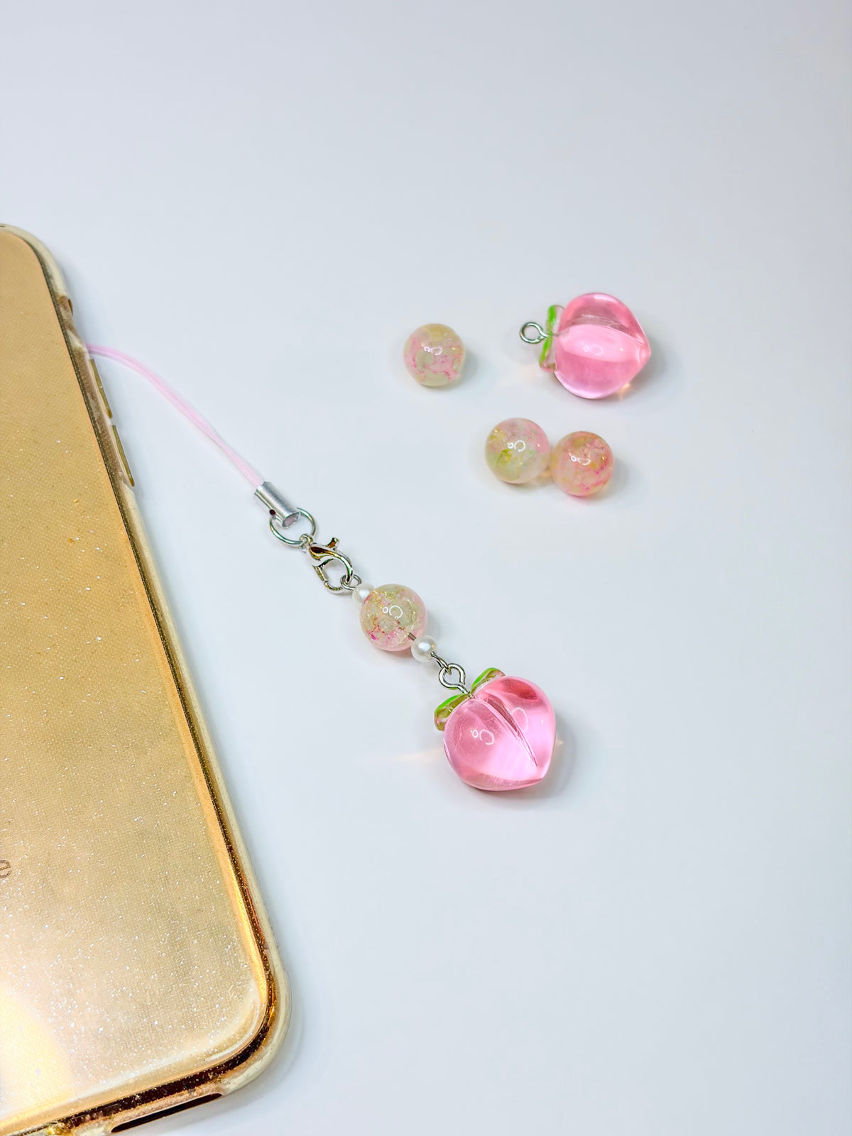 Momo Peach – Phone Charm Pêche Rose Kawaii Japonais BloomLov