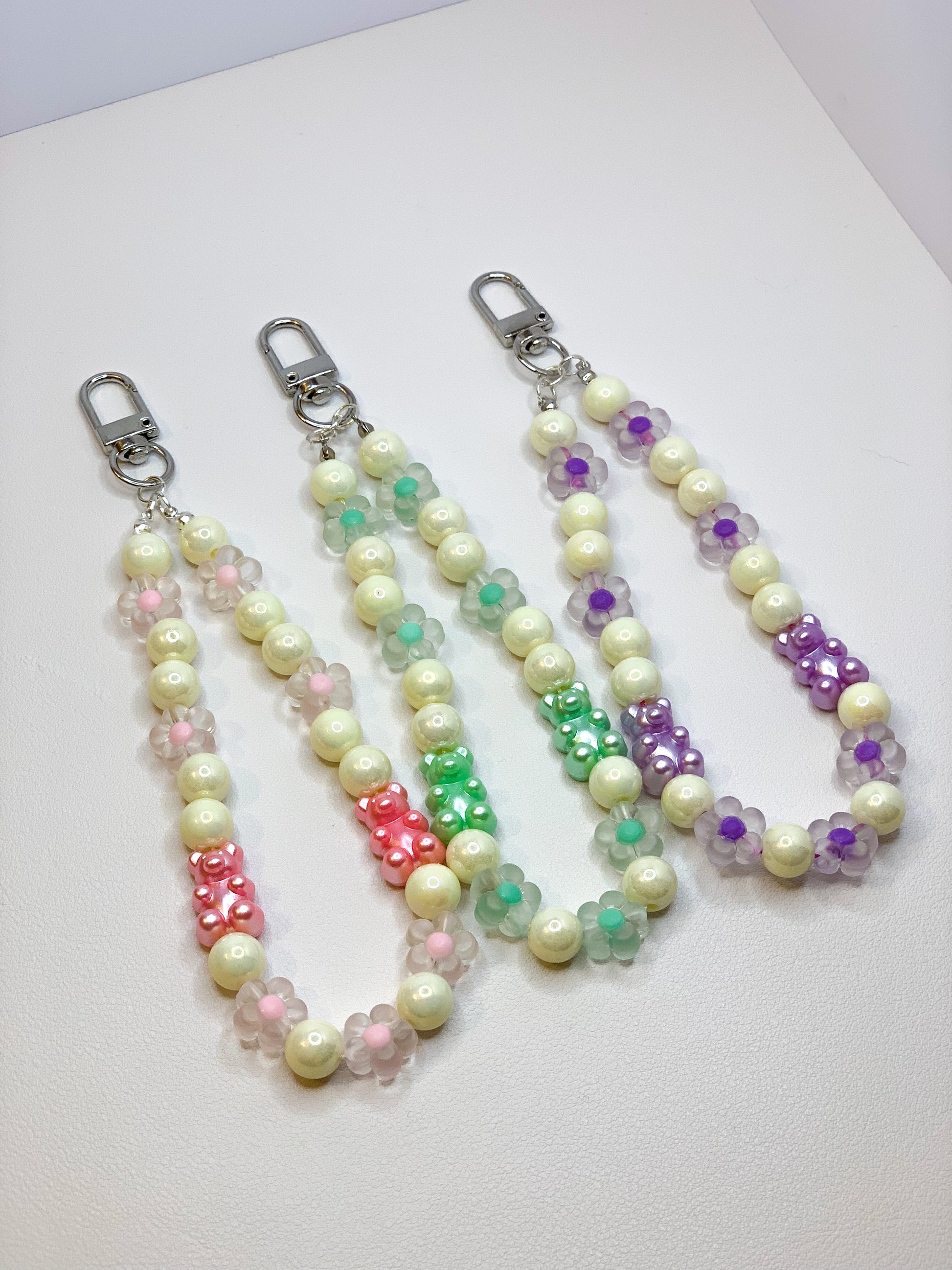 Bear Blossom 🌸⋆｡‧˚ʚ🧸ɞ˚‧｡⋆ - Phone strap - Keychain - Bag Charm - BloomLov